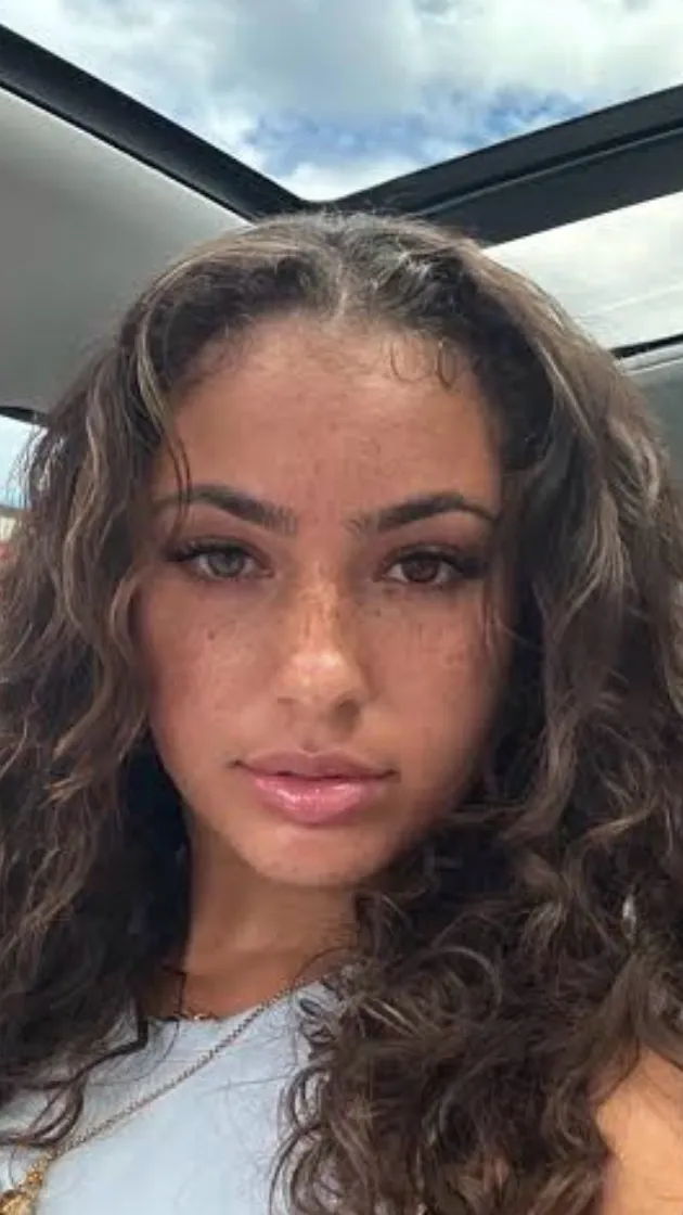 ai character: Ash Kash background