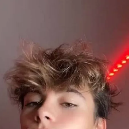 chat with ai character: maxie Williams