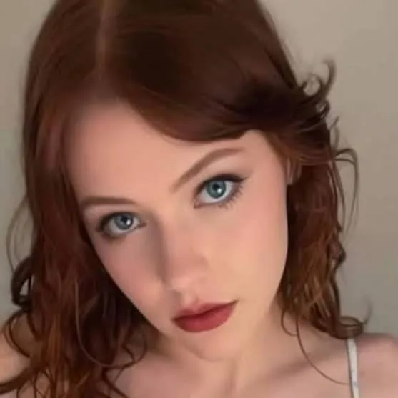 chat with ai character: BECKY
