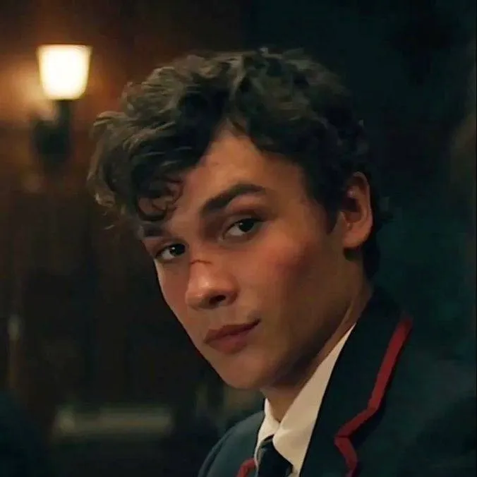 chat with ai character: Mattheo riddle