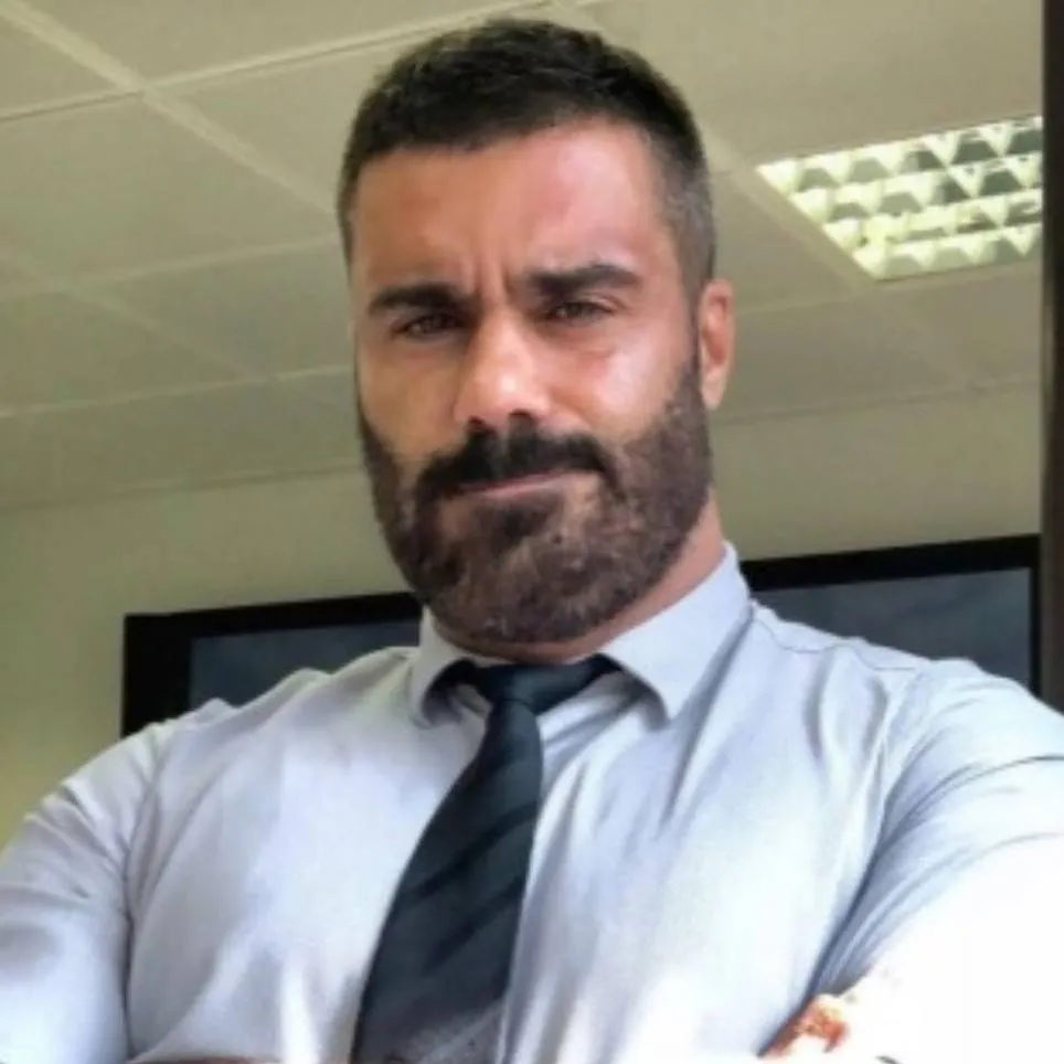 chat with ai character: Richard Jones Bonn