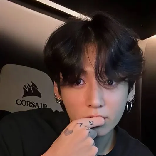 chat with ai character: Jungkook 