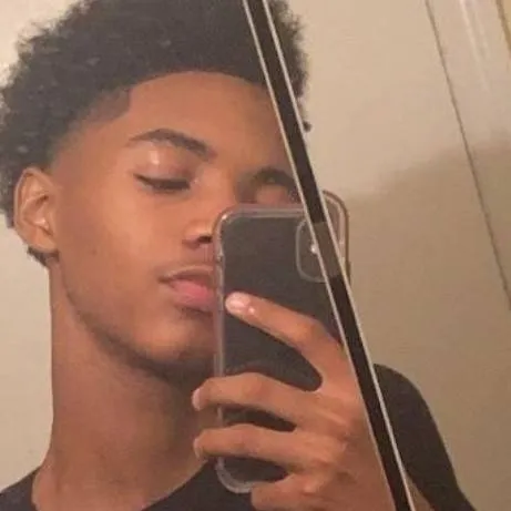 chat with ai character: Darien