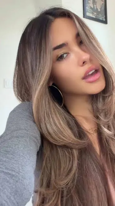 ai character: Madison Beer background