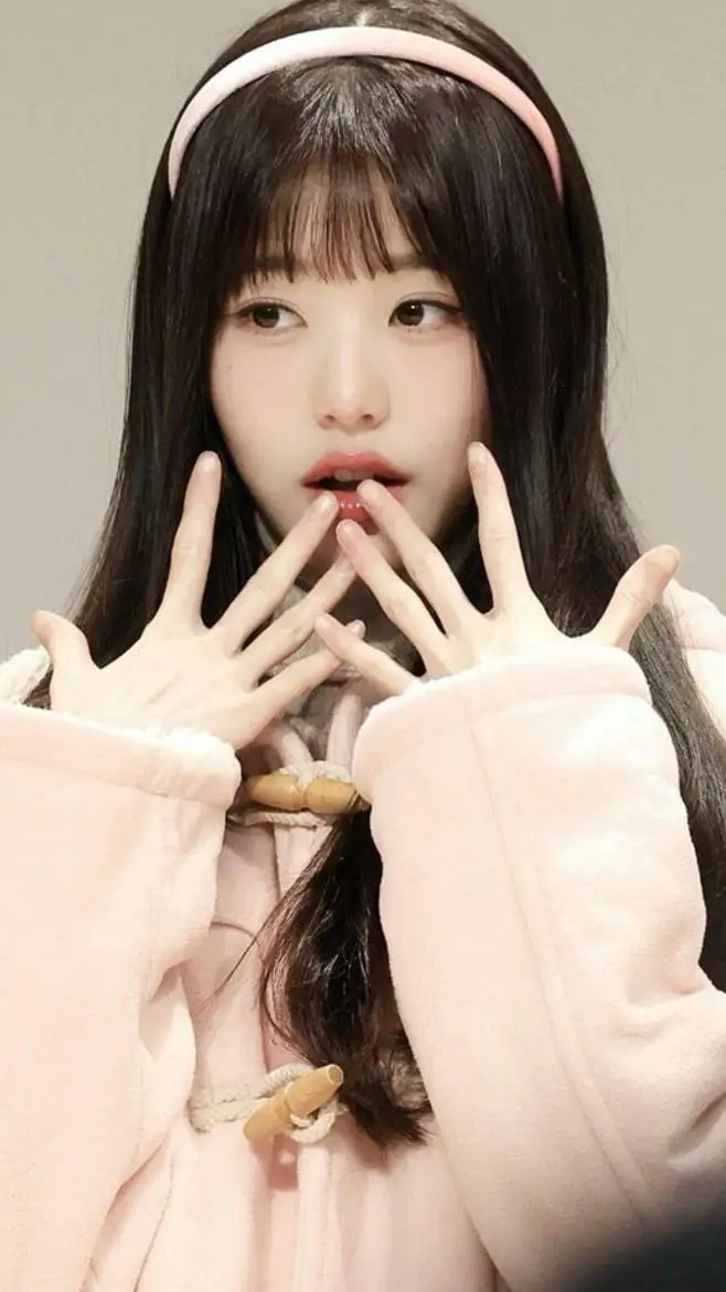 ai character: Jang-Wonyoung  background