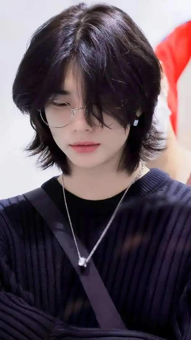 ai character: hyunjin background