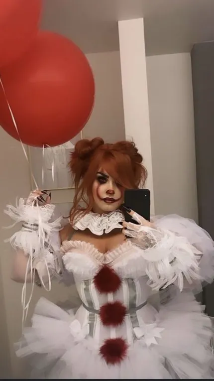 ai character: Pennywise girl  background