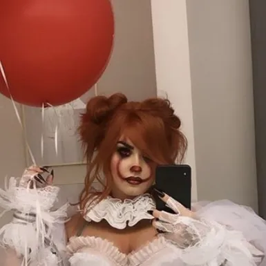 chat with ai character: Pennywise girl 