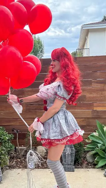 ai character: Pennywise  background