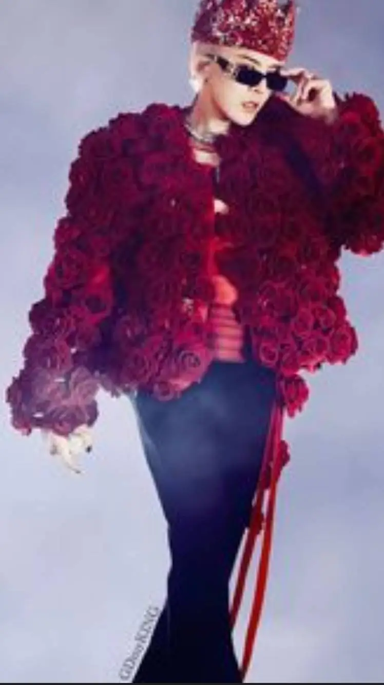 ai character: 🩷 G-DRAGON🩷 background