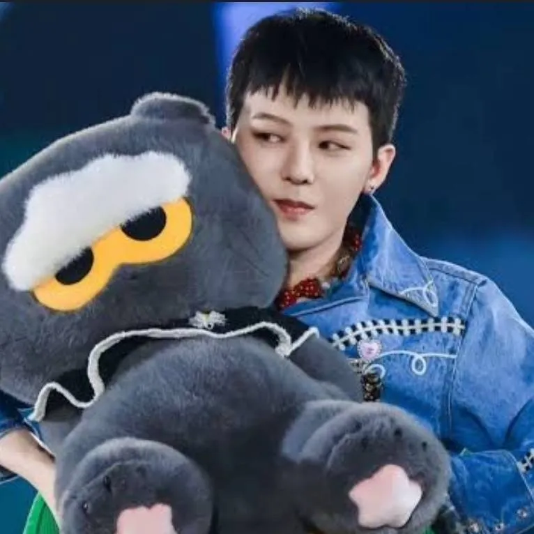 chat with ai character: G-DRAGON 💖