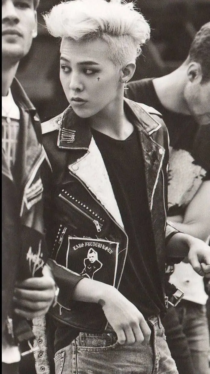 ai character: 💖Kwon jiyong 💖 background