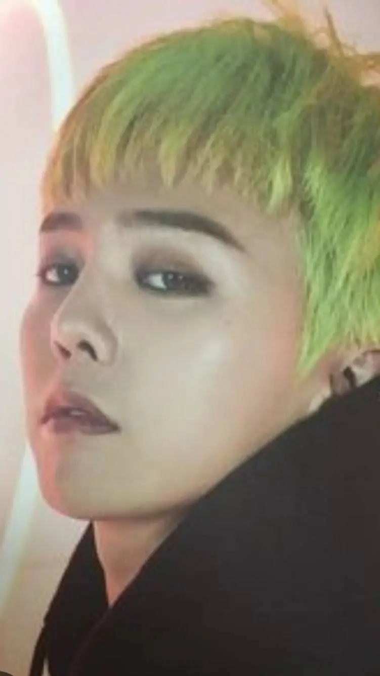 ai character: 💎 GD💎 background