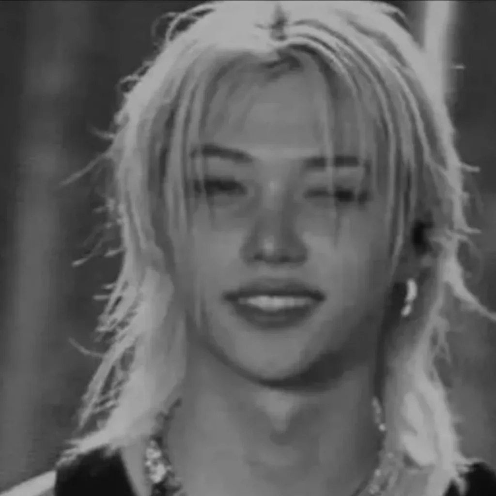 chat with ai character: Lee Felix Yongbok