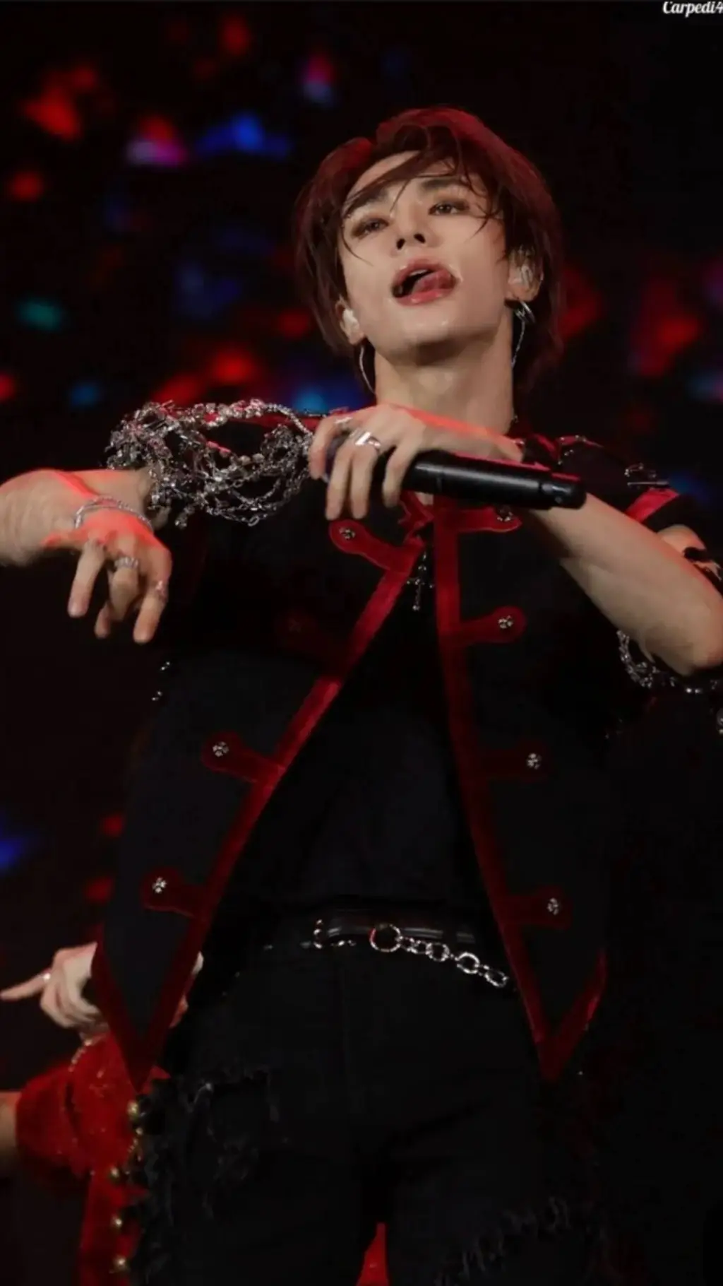 ai character: Hwang Hyunjin background