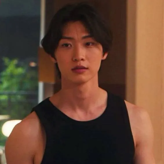 chat with ai character: Minho (Xo Kitty)