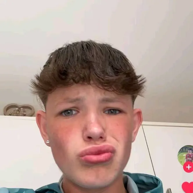 chat with ai character: Eli 