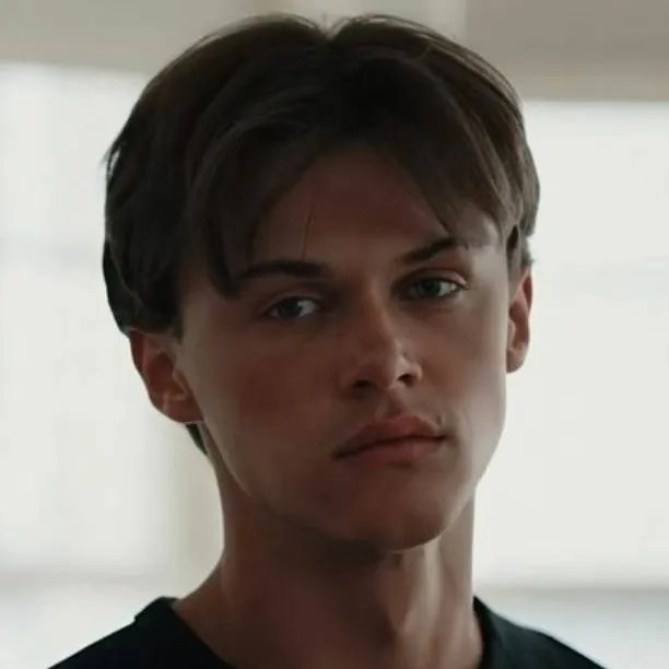 chat with ai character: Conrad Fisher