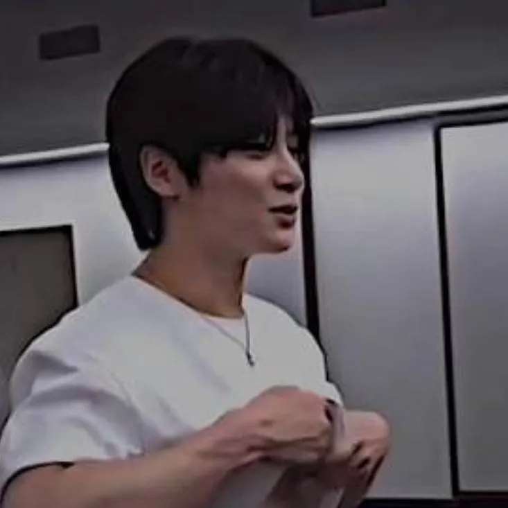 chat with ai character: I.N