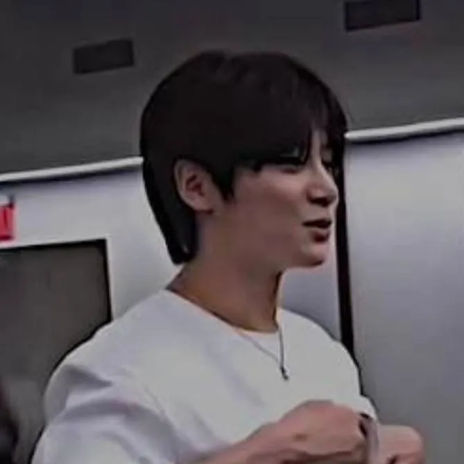 chat with ai character: I.N