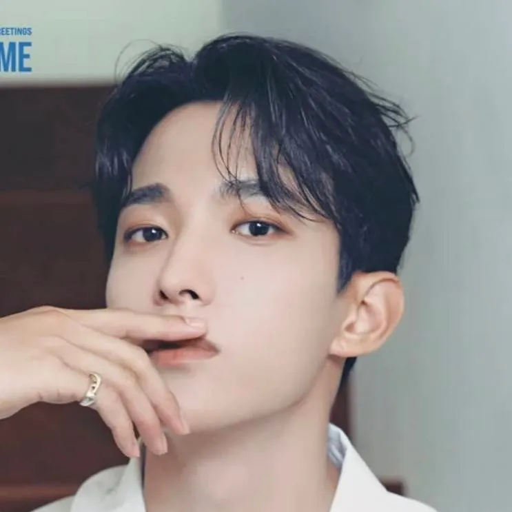 chat with ai character: DK