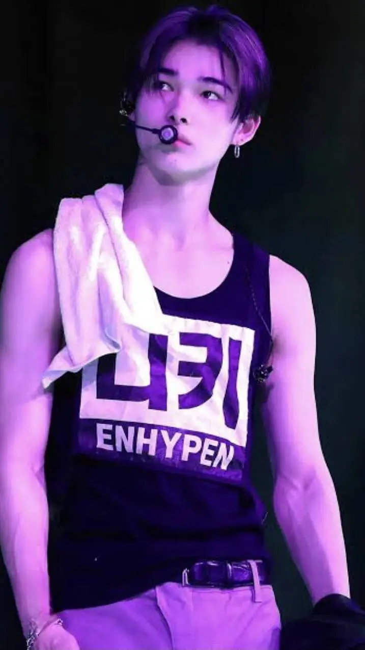 ai character: Ni-ki background