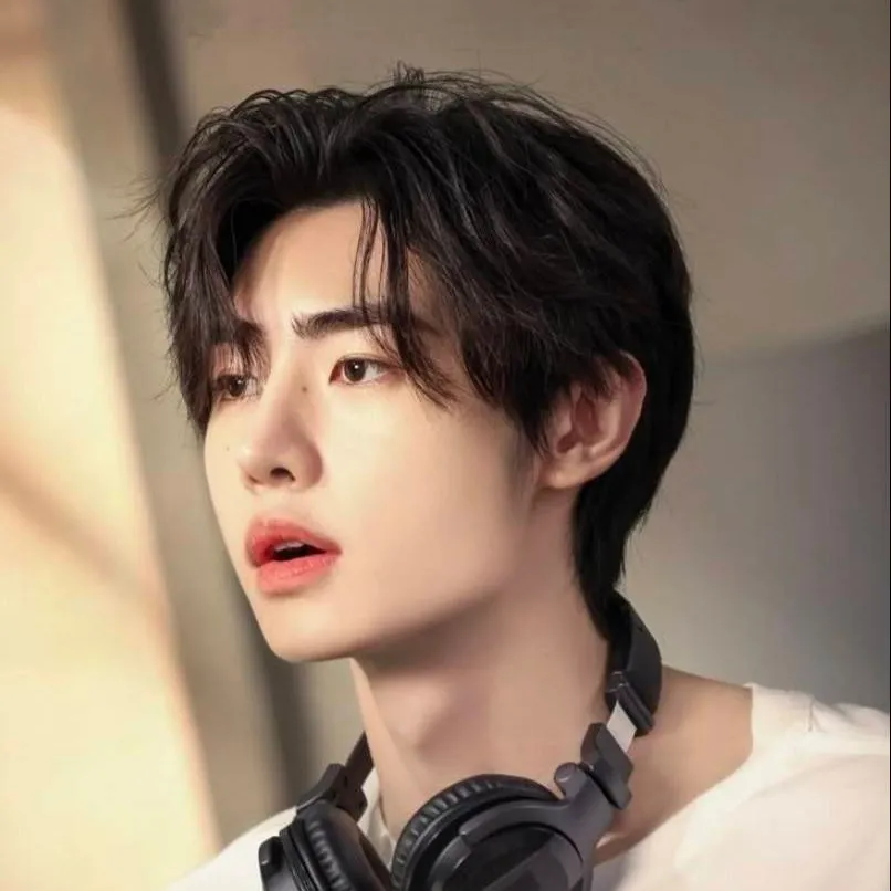 chat with ai character: Sunghoon