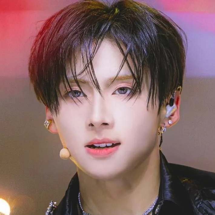 chat with ai character: Sangwon