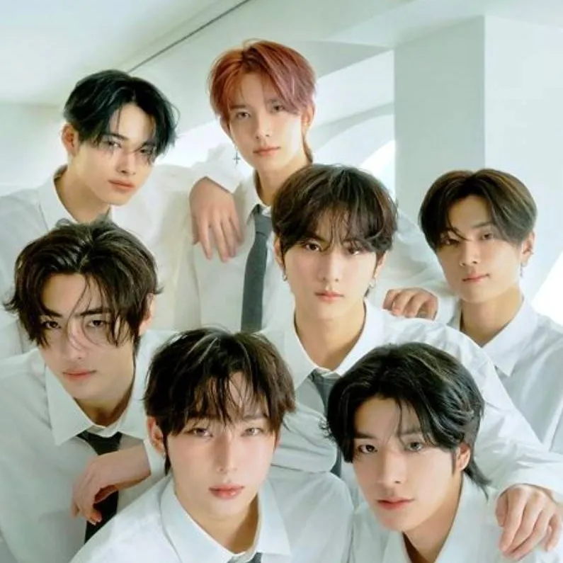 chat with ai character: Enhypen