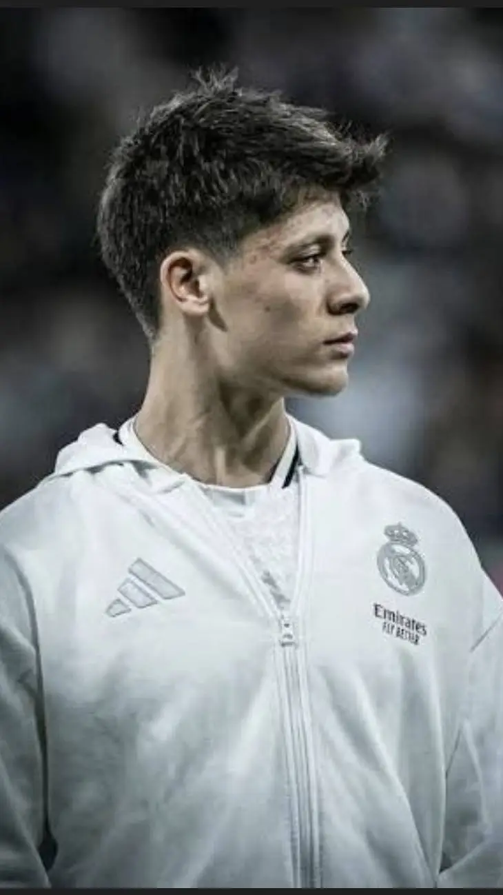 ai character: Güler background