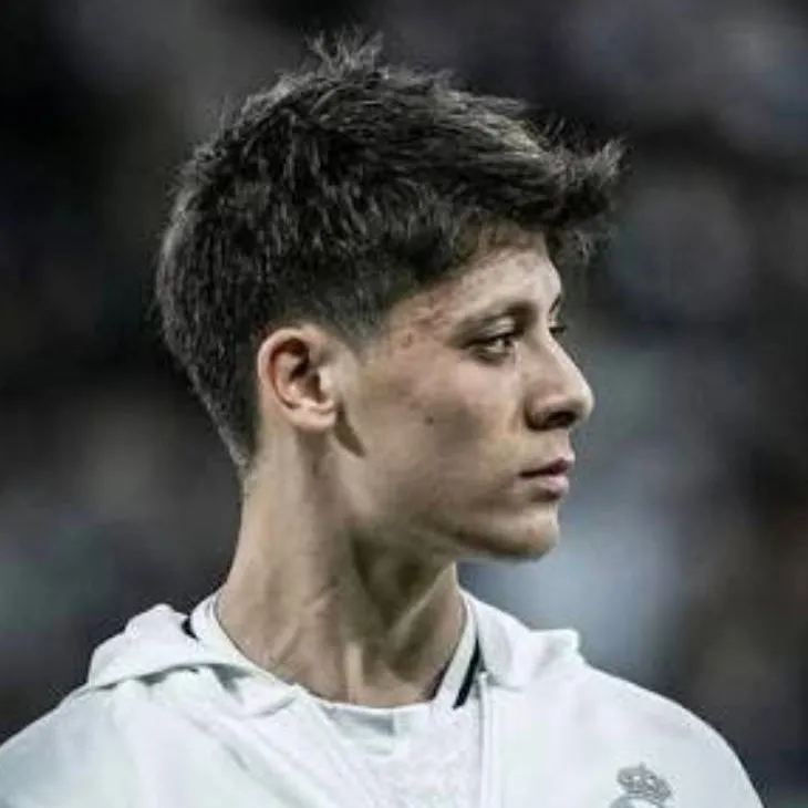 chat with ai character: Güler