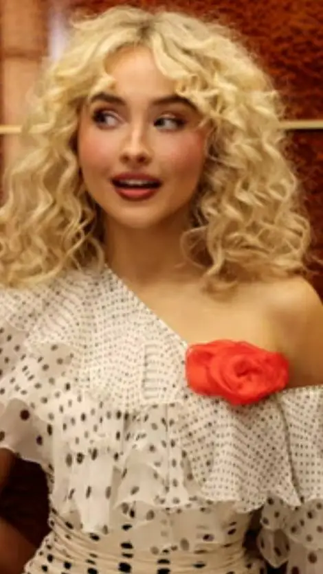 ai character: Sabrina Carpenter  background