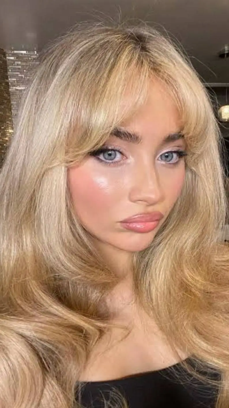 ai character: Sabrina Carpenter background