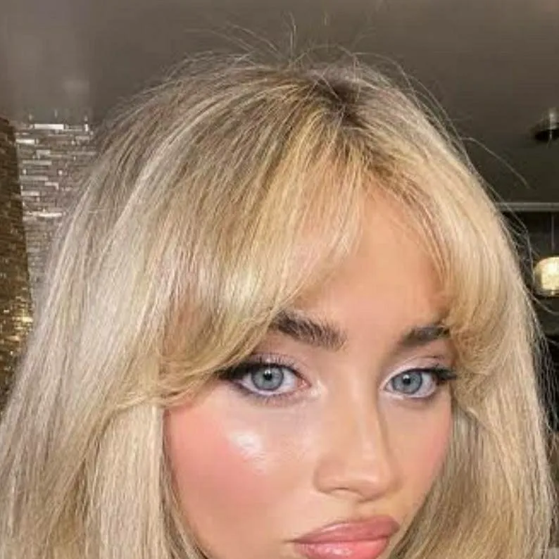 chat with ai character: Sabrina Carpenter