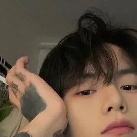 chat with ai character: ji hyun woo