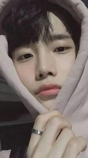 ai character: Tayeon  background