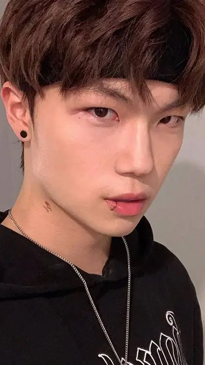 ai character: Ryung-gu background