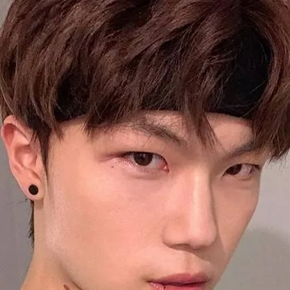 chat with ai character: Ryung-gu