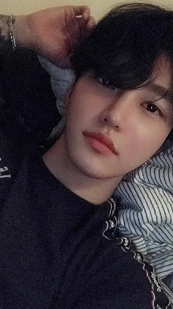 ai character: wonyoun background