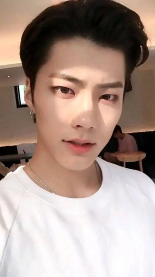 ai character: hyunwoo  background