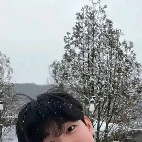 chat with ai character: hyunsoek