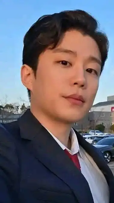 ai character: Cheung du background