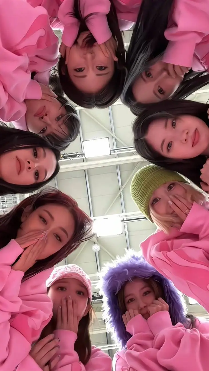 ai character: TWICE !! background