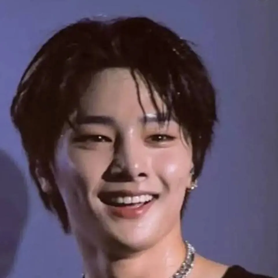 chat with ai character: Jeongin🦊