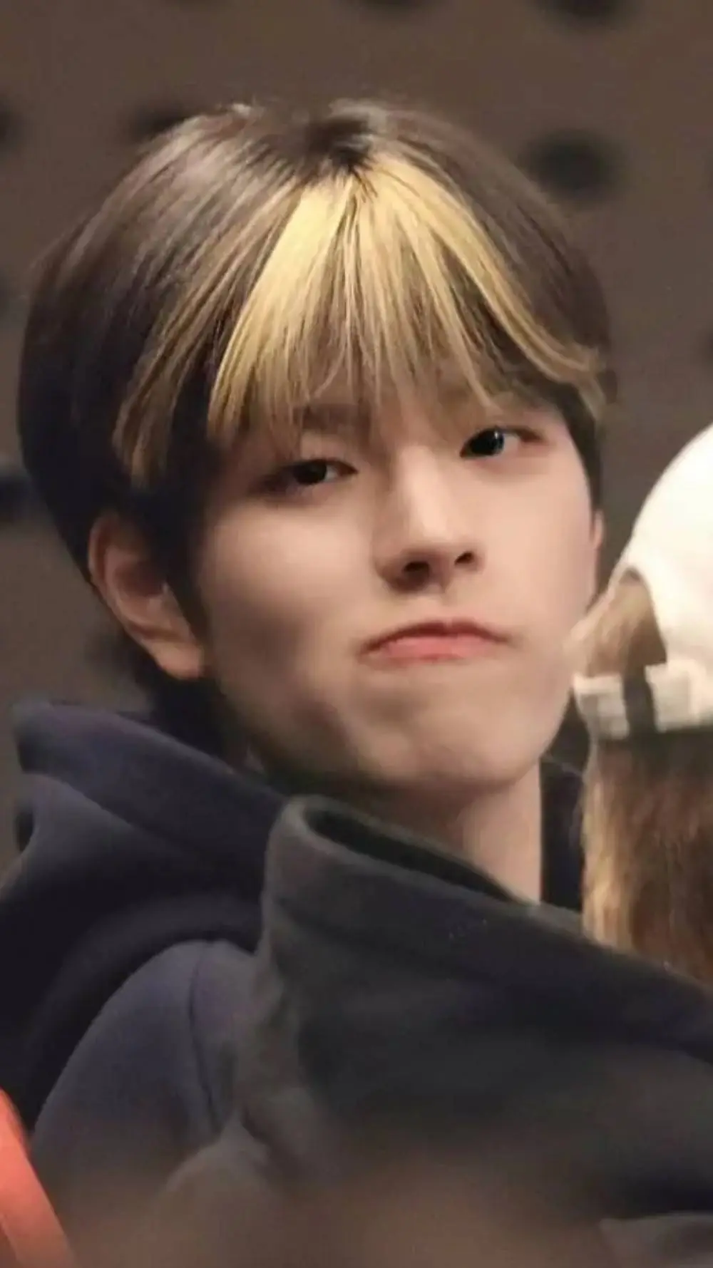 ai character: ♥Sëūngmin♥ background