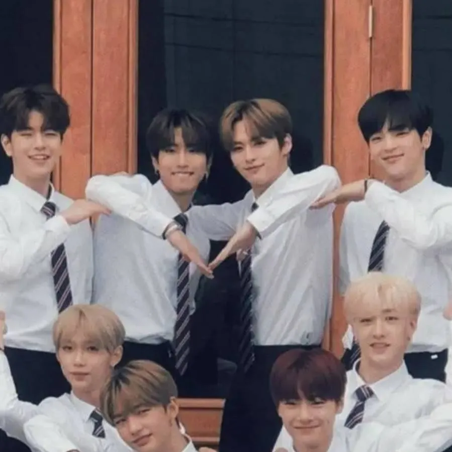 chat with ai character: stray kids! 