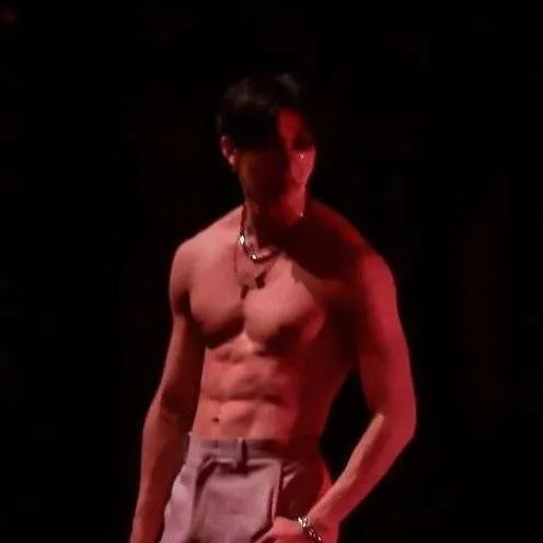 chat with ai character: bang Chan