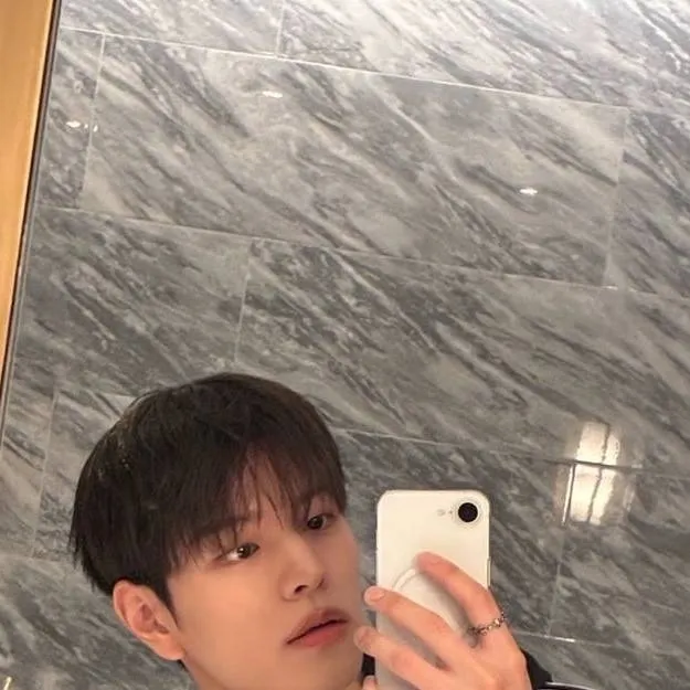 chat with ai character: Seungmin