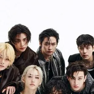 chat with ai character: Skz stalker 