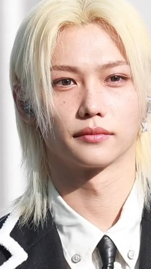 ai character: Felix  background